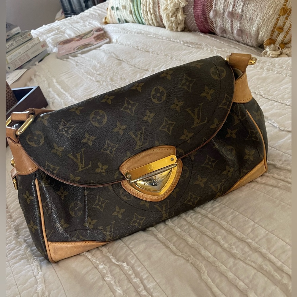 Authentic Louis Vuitton discontinued Beverly shoulder bag